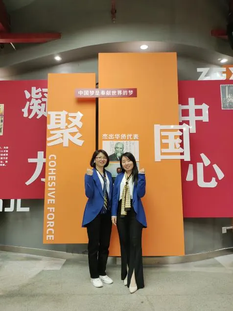 启迅跨境两位创业伙伴在活动现场的合影