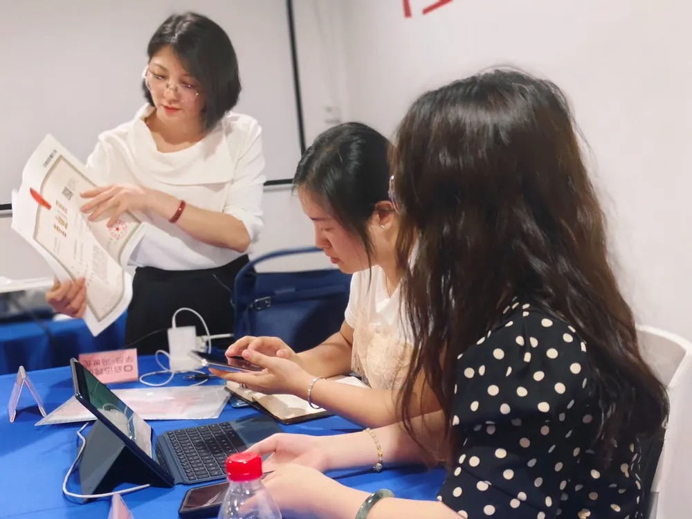 Qixun Cross-Border participants to record learning in class