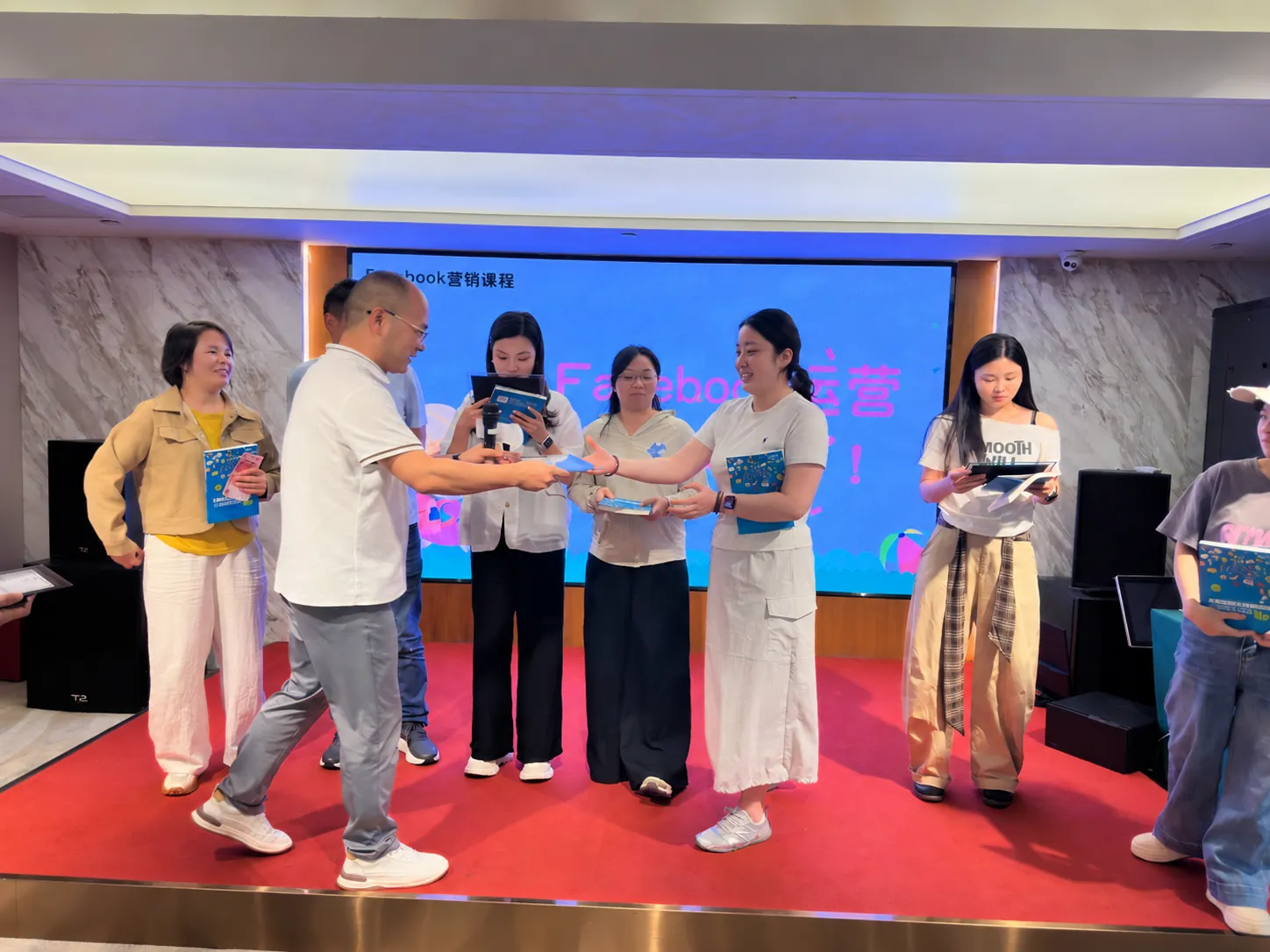 启迅跨境Facebook外贸社媒课程结业活动现场