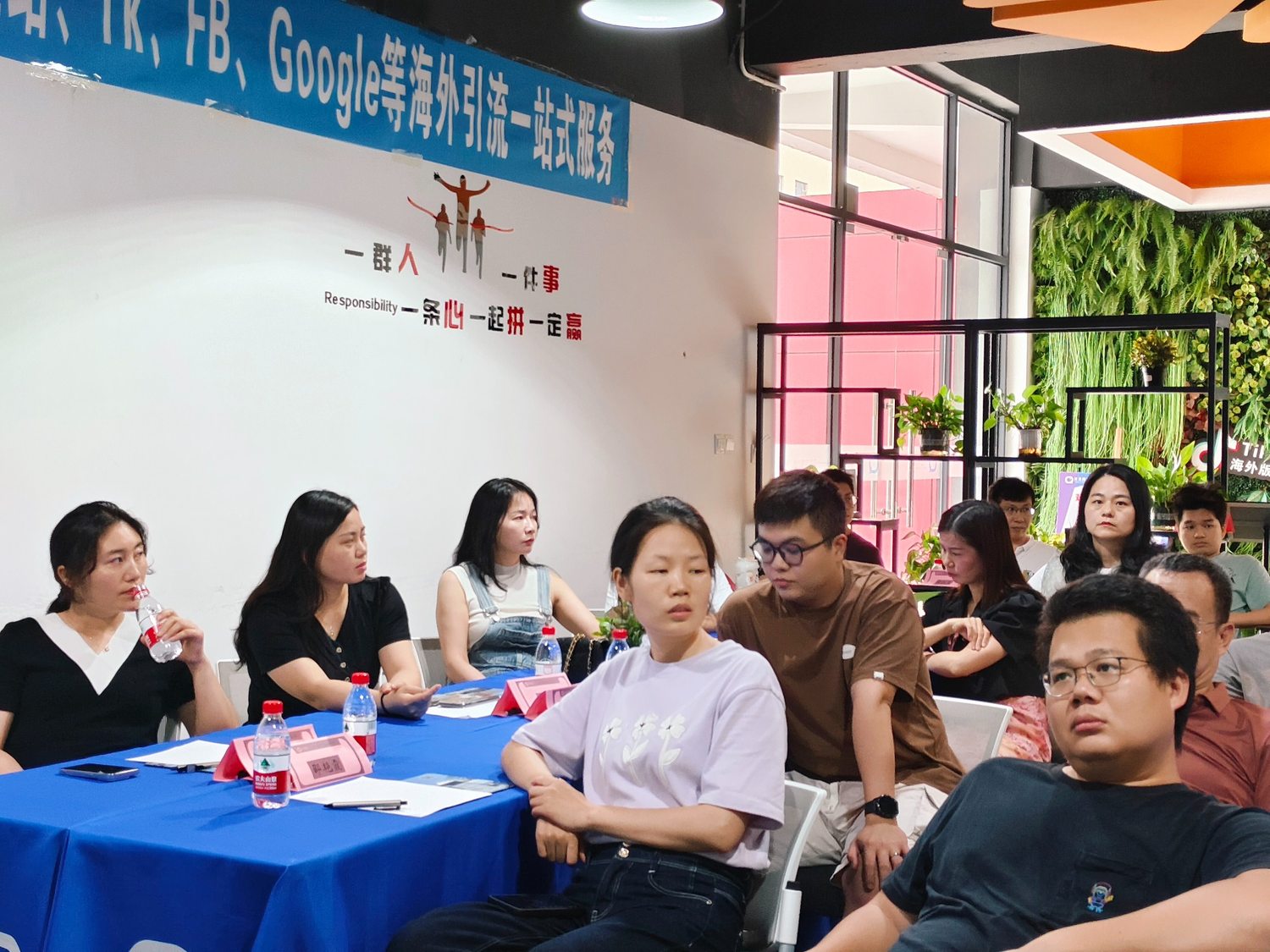 Qixun classroom and learners · Social Media B2B