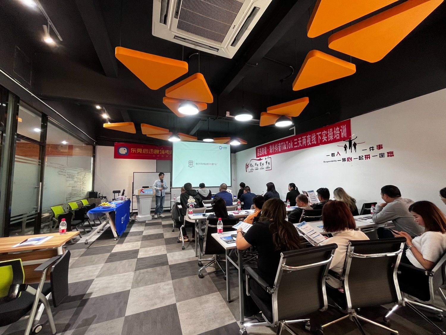 Qixun classroom and learners · Amazon Operations