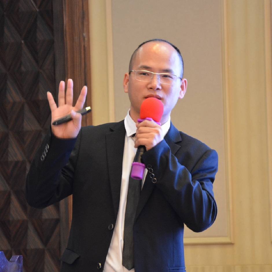 Portrait of Frank, Qixun’s B2B export course instructor